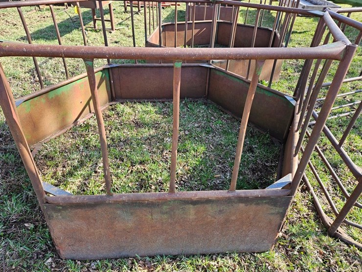 #545-•-round-bale-feeder-image-5