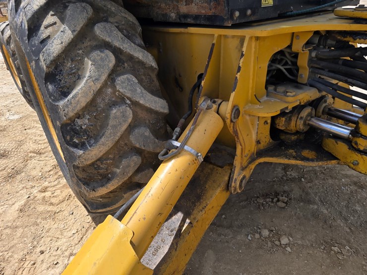 2005-caterpillar-420d-image-38