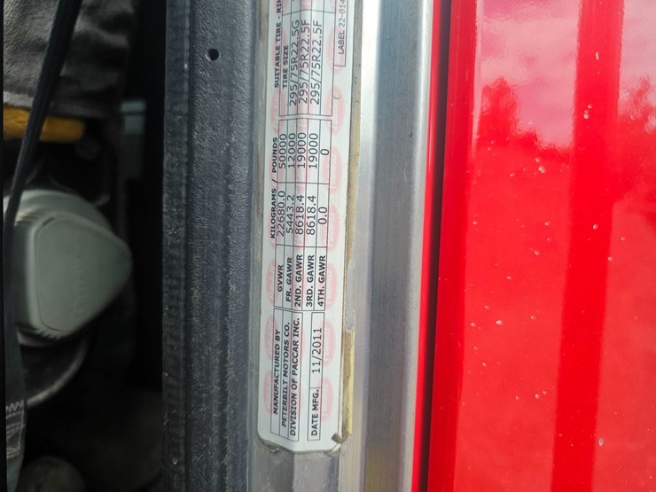 2012-peterbilt-384-image-75