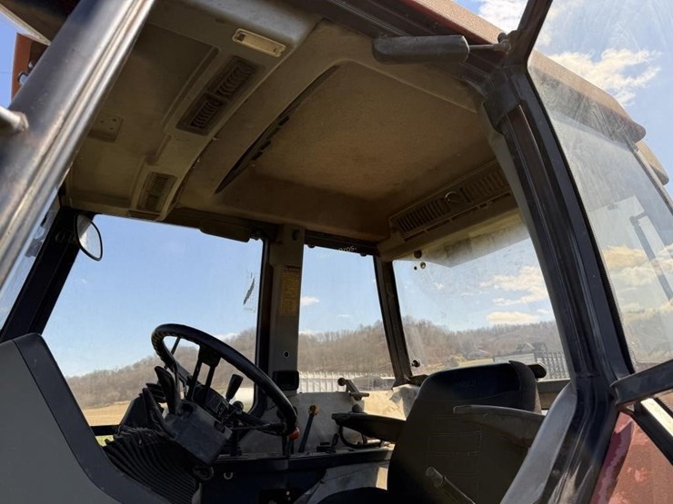 2001-case-ih-5240-image-23