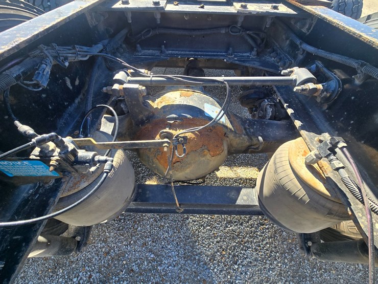 2005-peterbilt-379-image-91