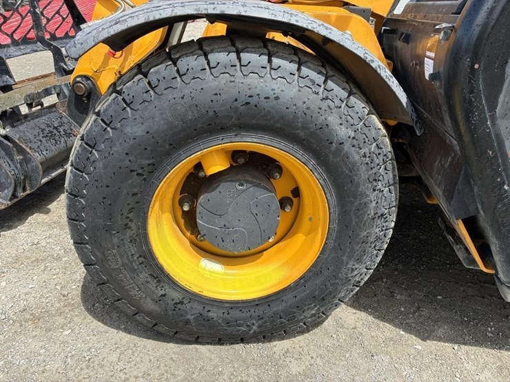 2015-jcb-525-image-11