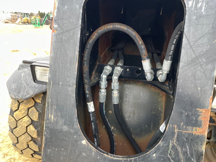 2014-jlg-g9-43a-image-36