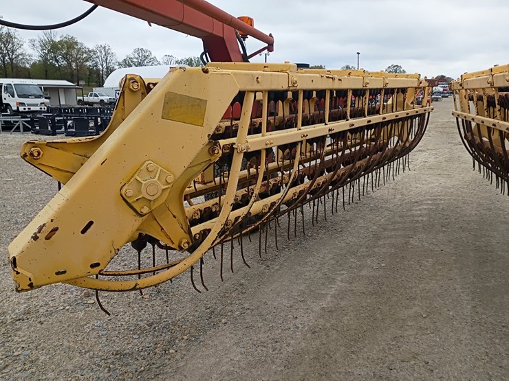 new-holland-216-image-24