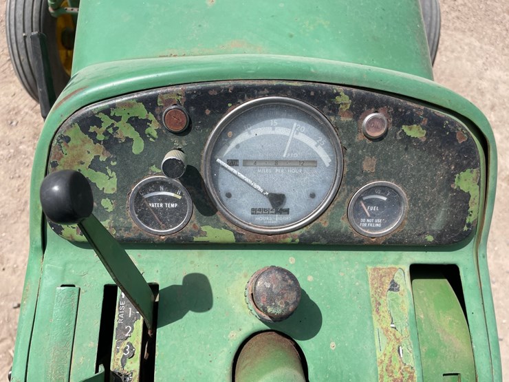 john-deere-3010-image-16