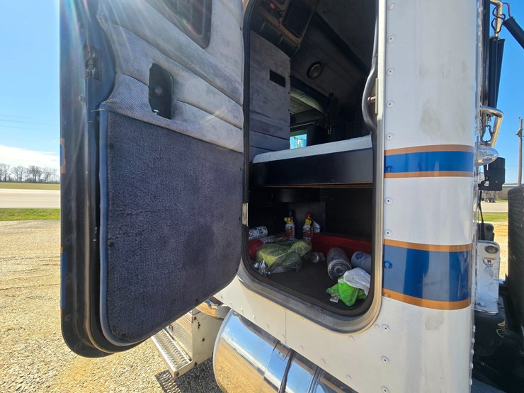 1996-peterbilt-377-image-95