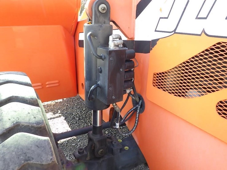 2014-jlg-6042-telescopic-reach-lift-image-18