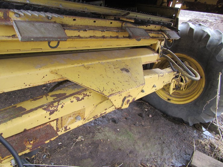 new-holland-tr96-image-11