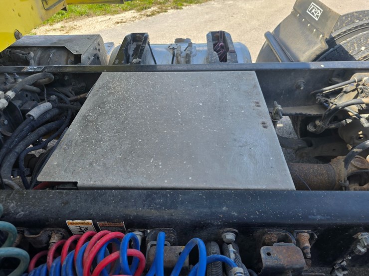 2017-peterbilt-579-image-71