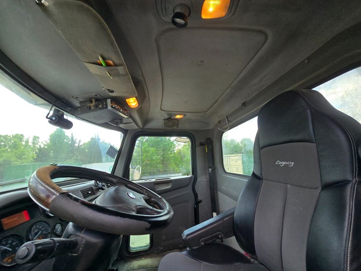 2017-peterbilt-348-image-103