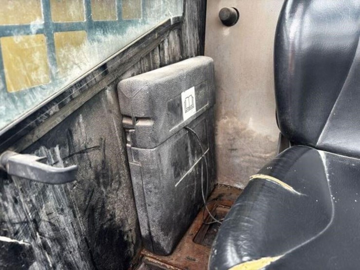 2009-caterpillar-232b2-image-27