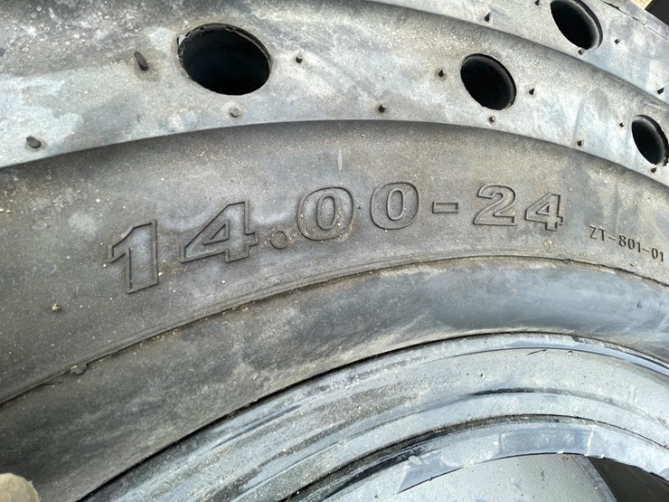 #7538-•-set-of-(4)-new-maximizer-brand-airless-telehandler-tires-on-rims-image-11