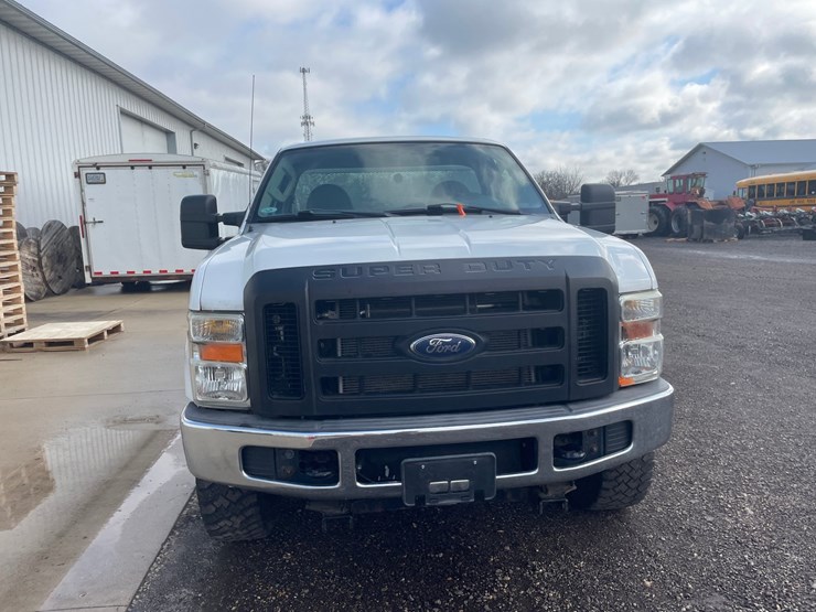 2010-ford-f250-xl-image-2