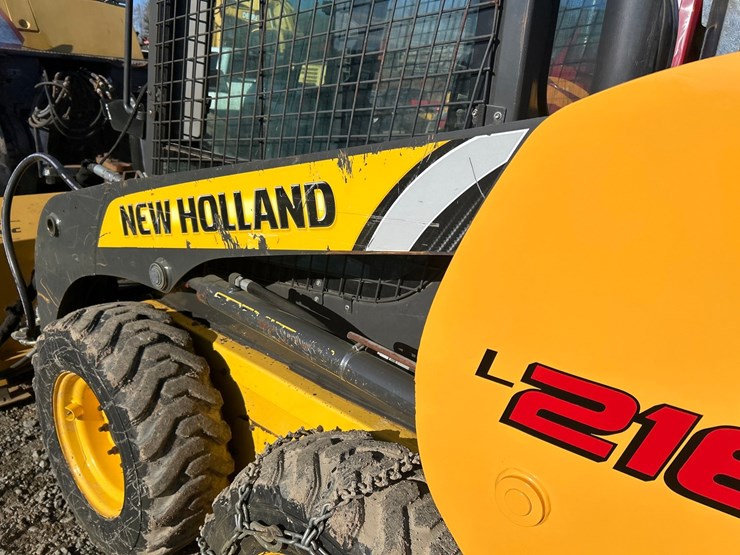 new-holland-l216-image-30