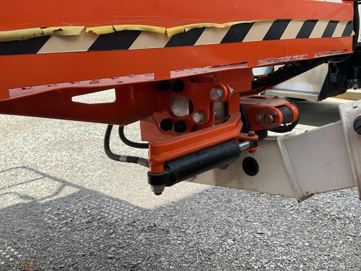 #311-•-snorkel-38'-articulating-lift-image-20