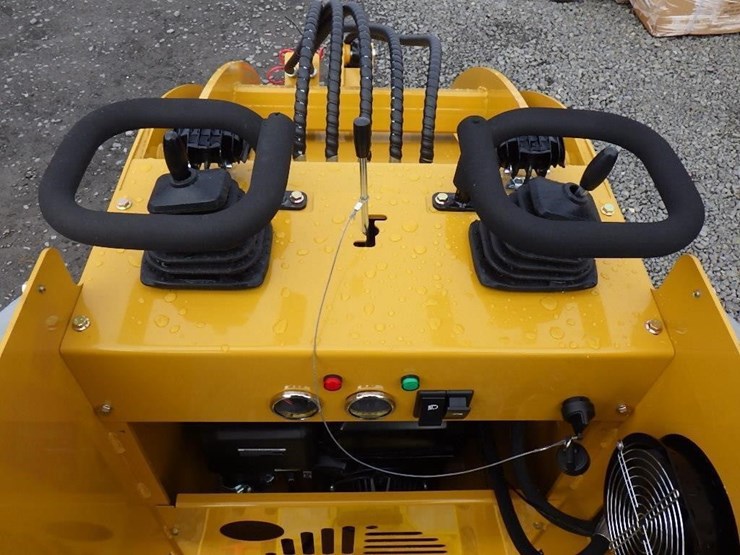 2026-ir-l30-skid-steer-tracked-loader-image-11