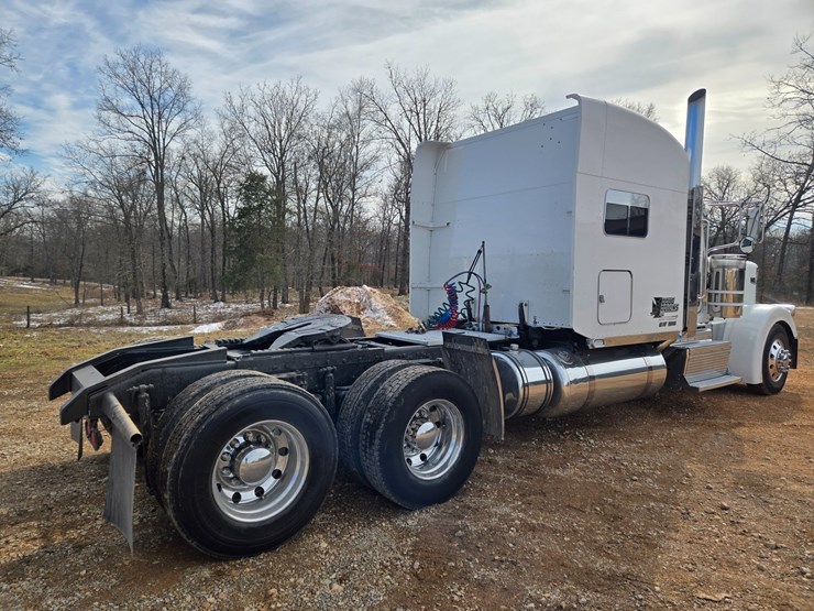 2014-peterbilt-389-image-21