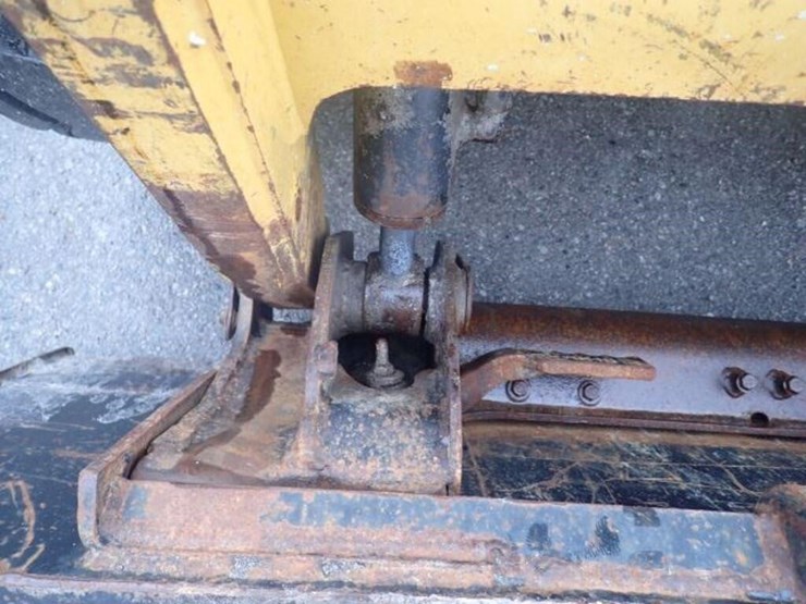 2010-caterpillar-232b-image-45