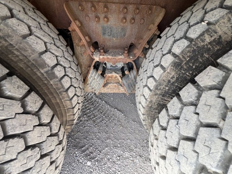 2007-sterling-l9500-image-26