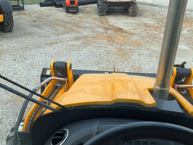 2023-jcb-3cx-image-25