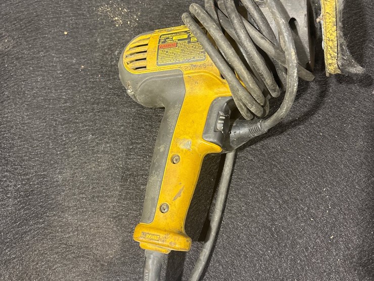 #778-•-dewalt-5-inch-sander-image-3
