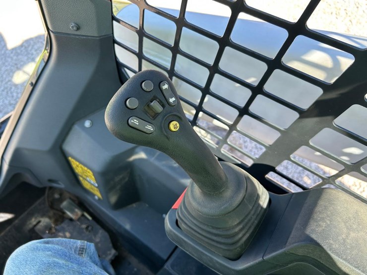 2022-bobcat-s62-image-21