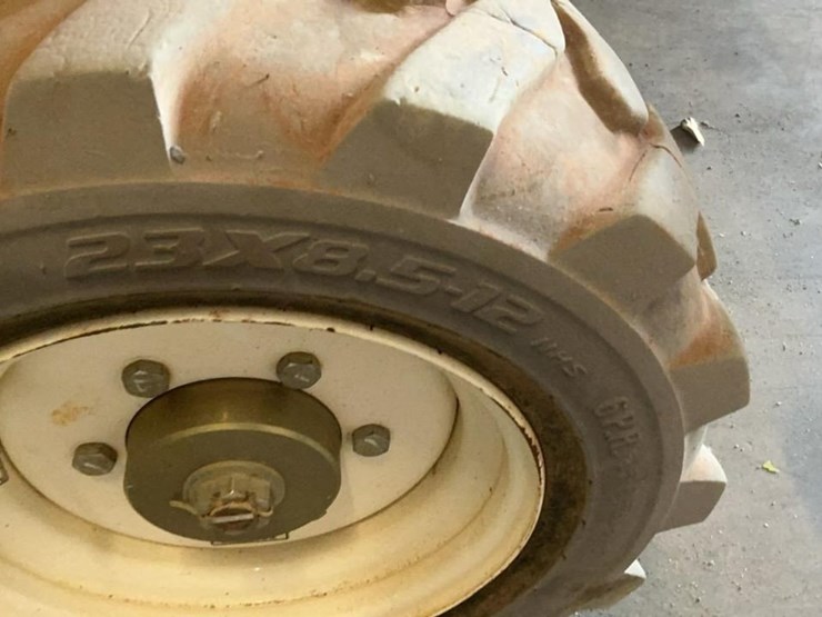 #401-•-snorkel-4wd-rough-terrain-27'-scissor-lift-image-22