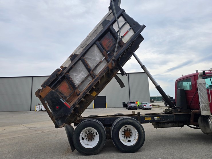 2003-mack-rd688s-image-36