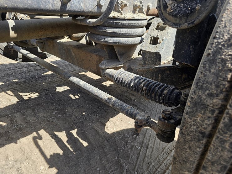 2017-peterbilt-348-image-76