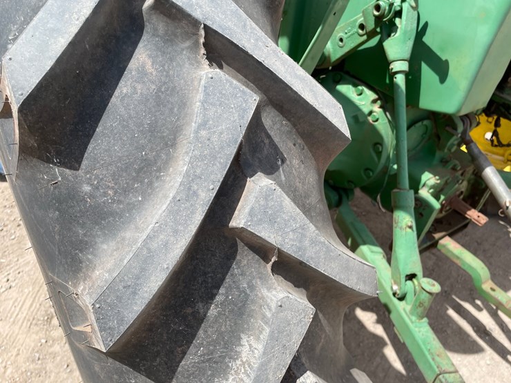 john-deere-3010-image-8