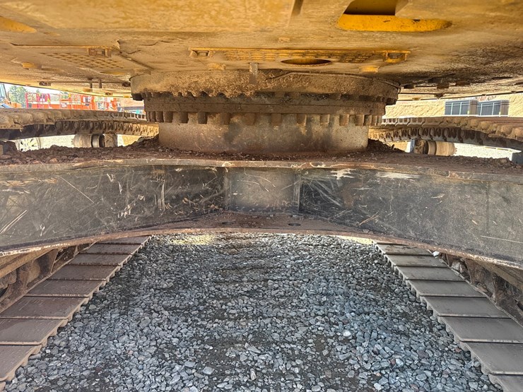 caterpillar-325-image-70