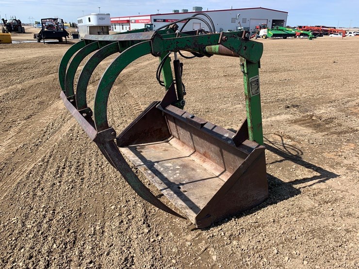 skid-steer-bucket-with-grapple-image-1