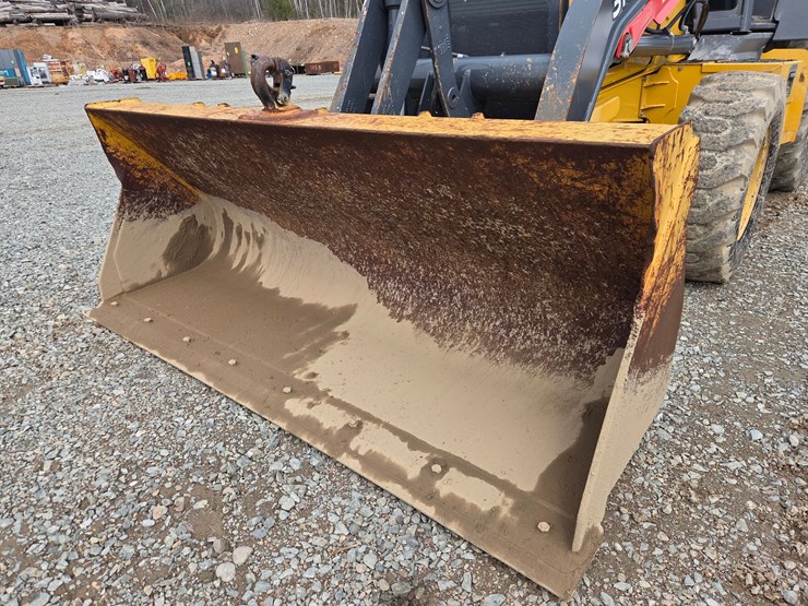 2019-deere-310-image-10