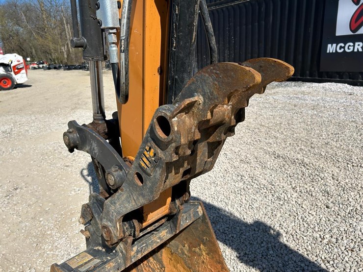 2023-case-cx37c-image-9