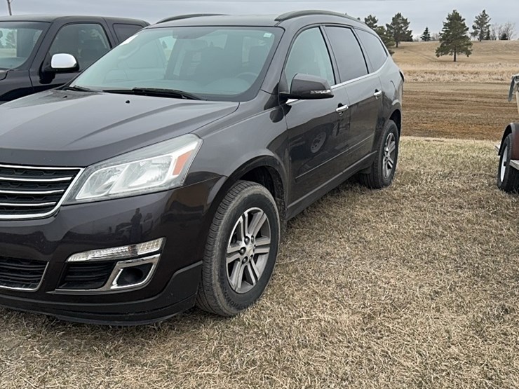 2017-chevrolet-traverse-image-1