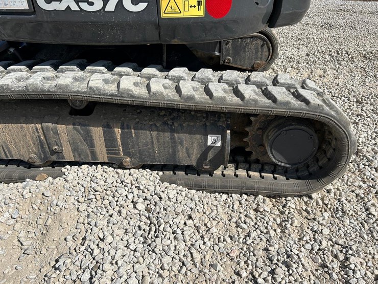 2023-case-cx37c-image-18