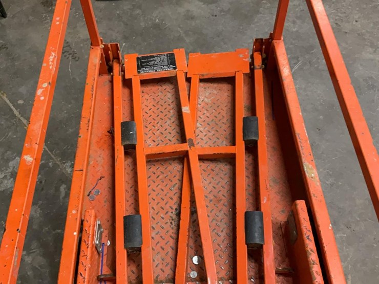 #403-•-2017-snorkel-26'-scissor-lift-image-24