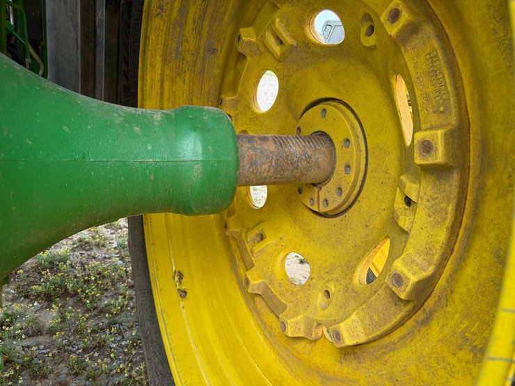 2012-john-deere-8235r-image-11