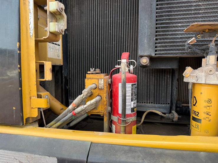 caterpillar-330d-image-53