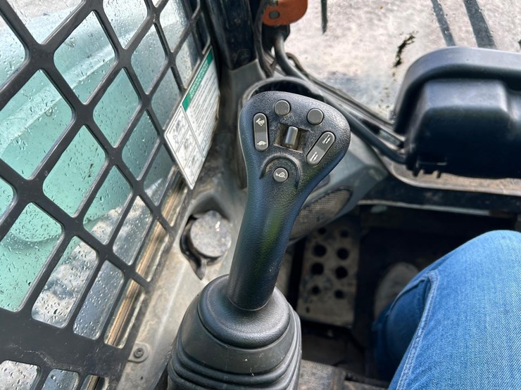 2017-bobcat-t770-image-26