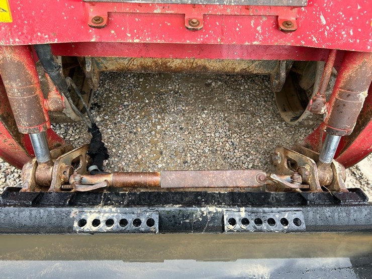 2017-takeuchi-tl12r2-image-10