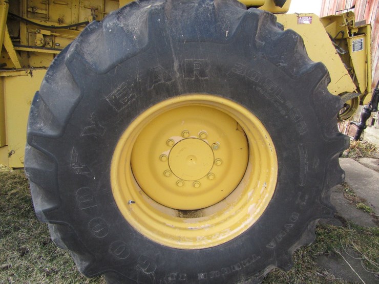 new-holland-tr96-image-34