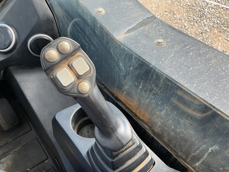 2021-jcb-215t-image-29