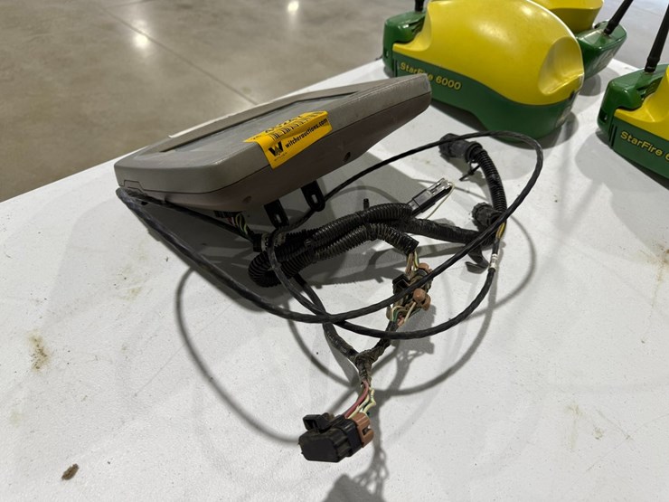 #45247-•-john-deere-pf81885-display-image-4