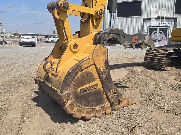 2019-caterpillar-320-image-11