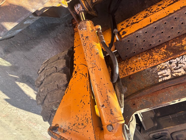 2011-case-sr220-image-41