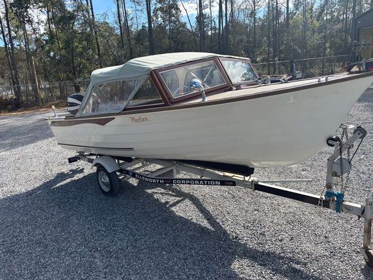 #9548-•-the-“nectar”-–-17’-vintage-wooden-boat,-true-collector’s-piece-image-8