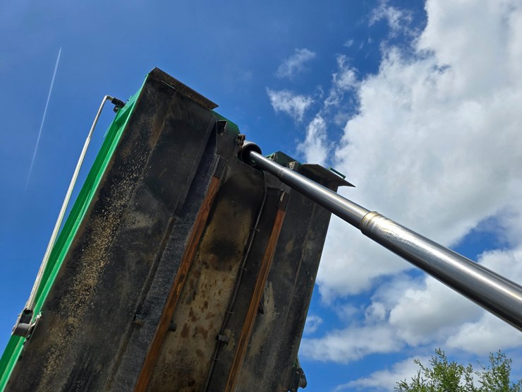 2017-peterbilt-348-image-65