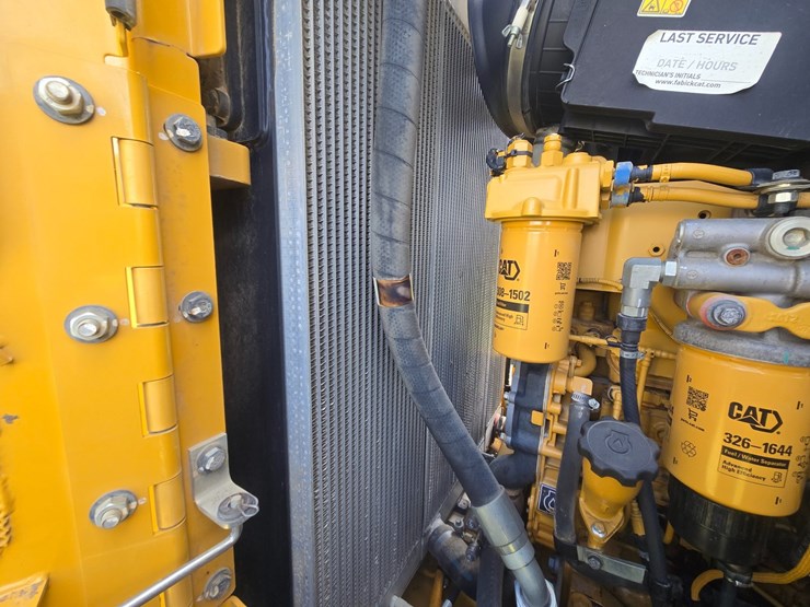 2014-caterpillar-953d-image-42