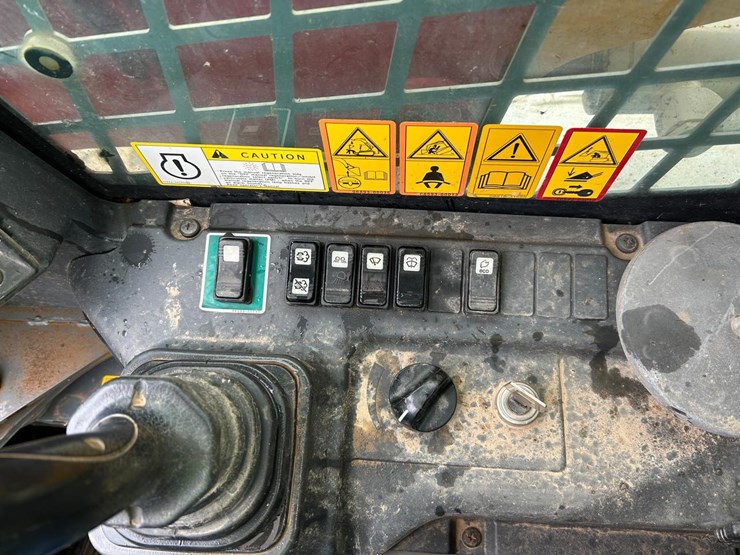 2017-takeuchi-tl12r2-image-25